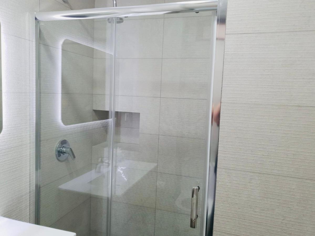 Central Lagos Apt With Marina Views Near Beaches Ngoại thất bức ảnh