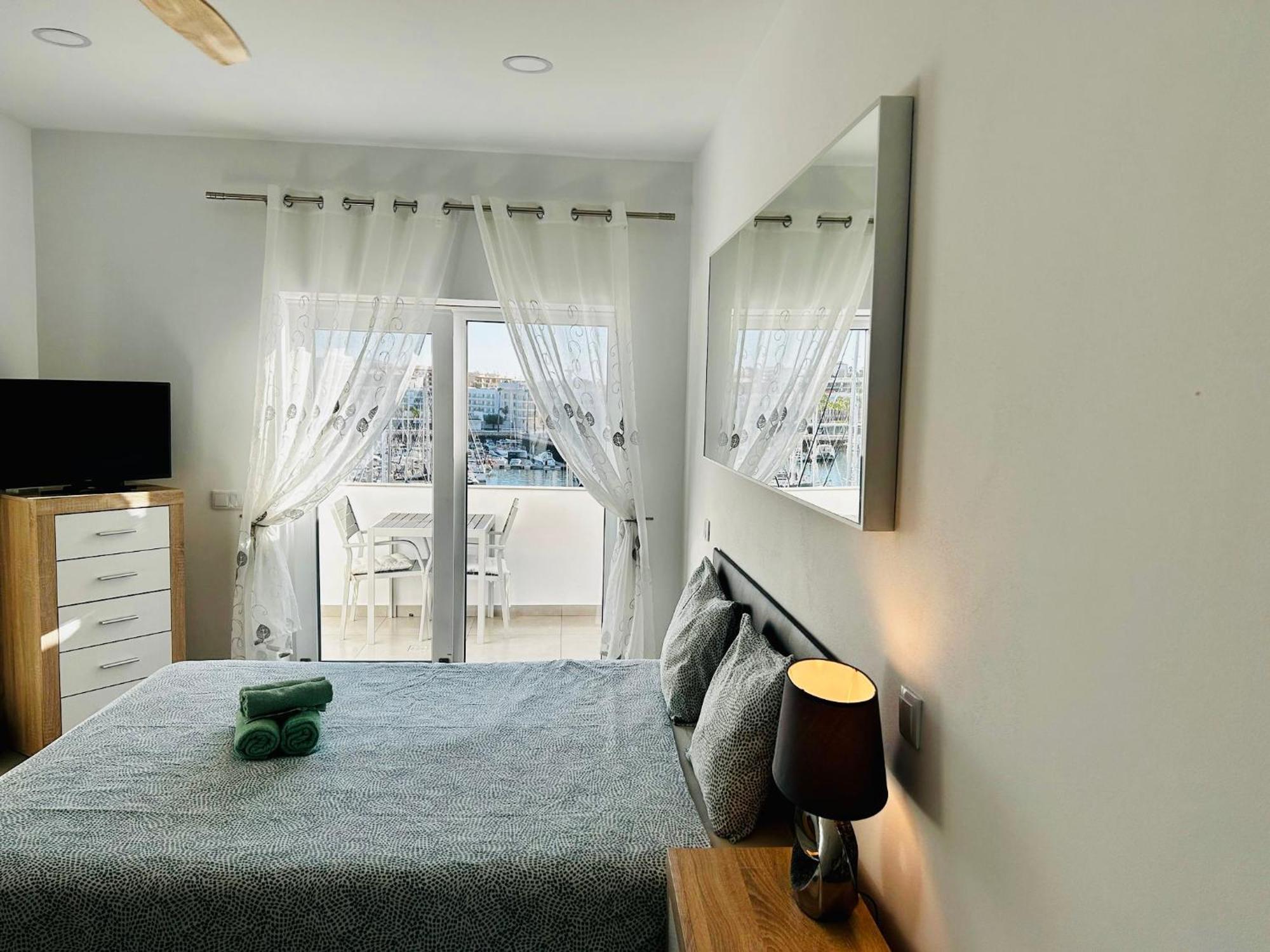 Central Lagos Apt With Marina Views Near Beaches Ngoại thất bức ảnh