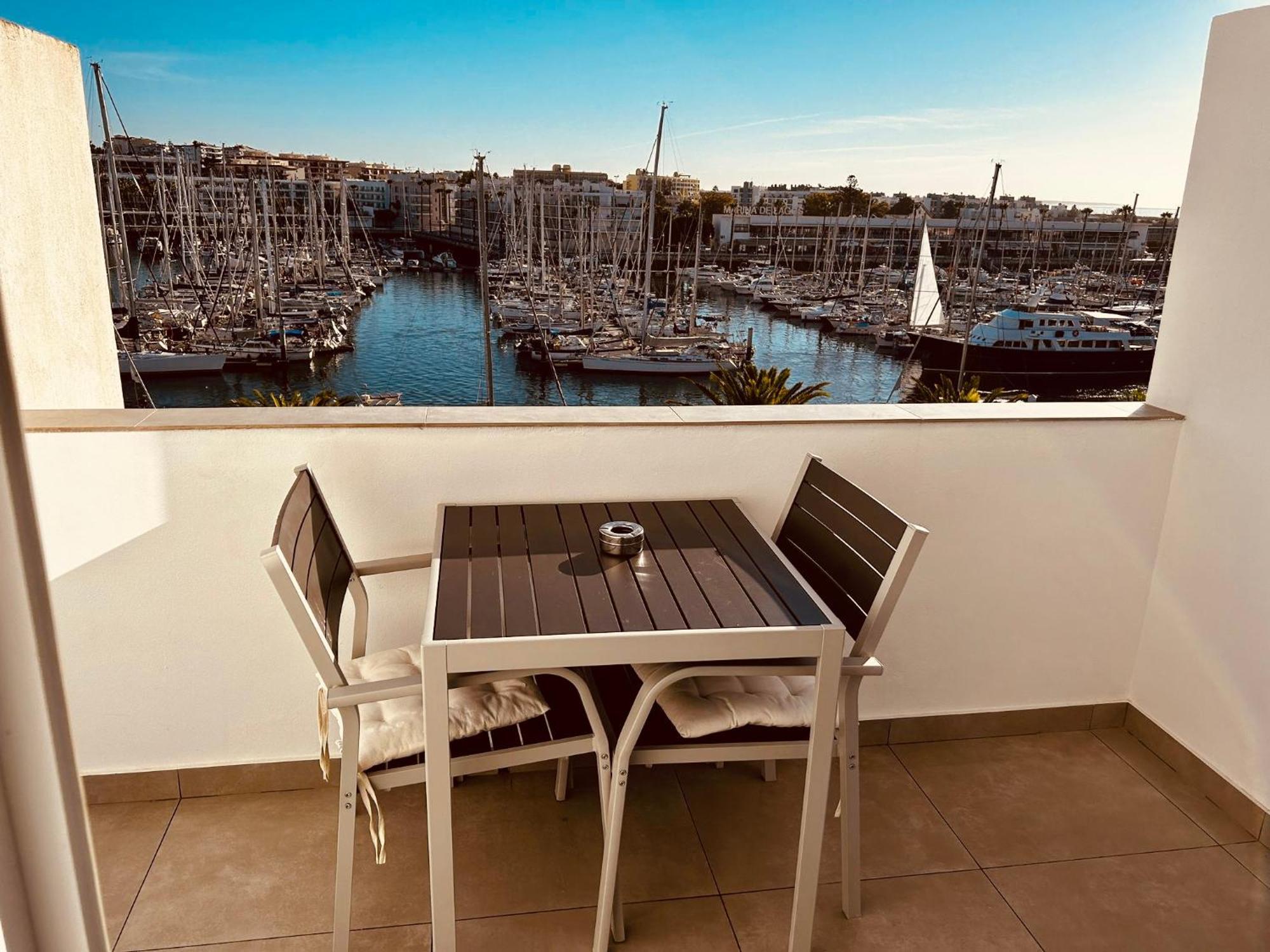 Central Lagos Apt With Marina Views Near Beaches Ngoại thất bức ảnh