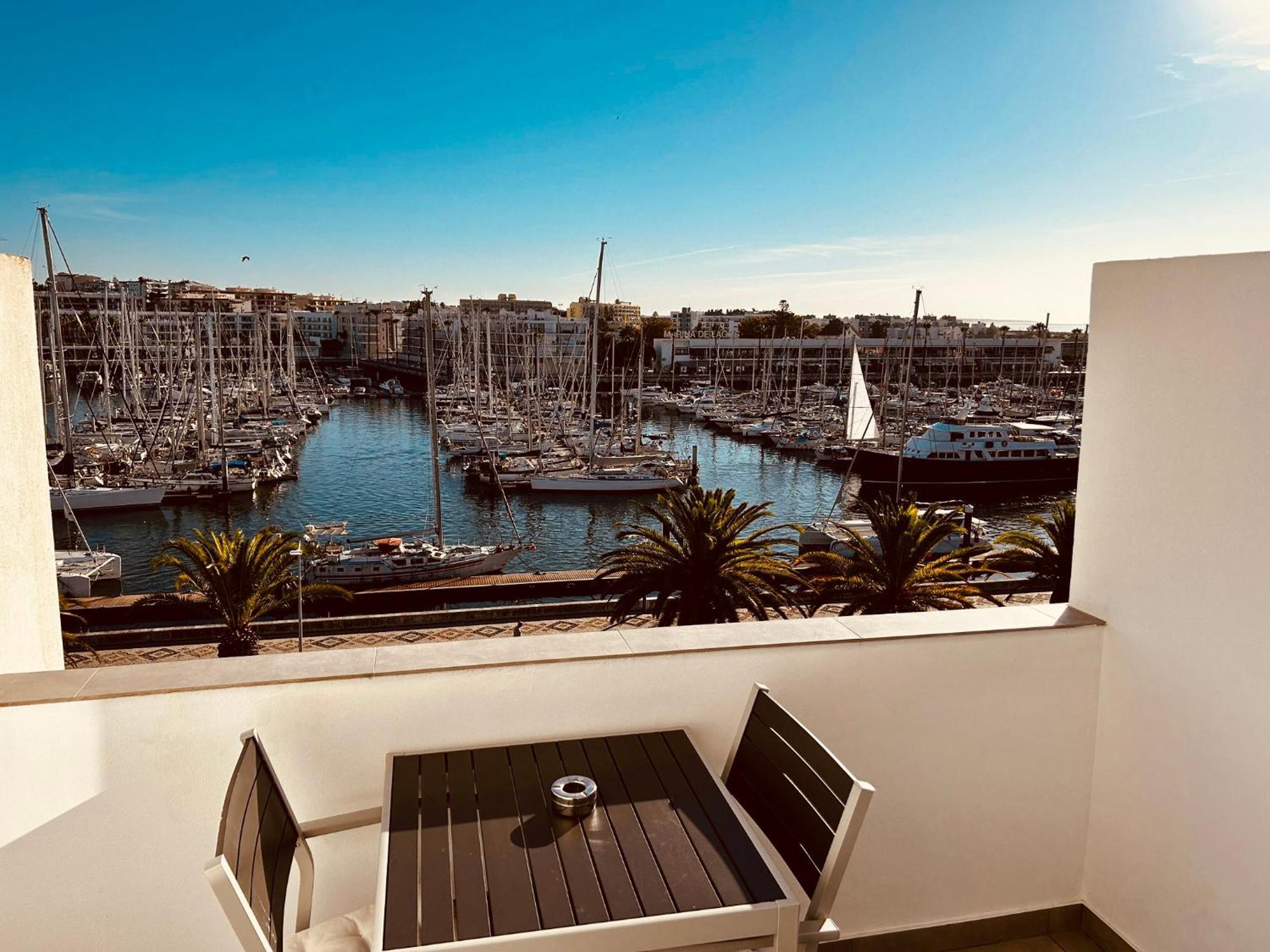 Central Lagos Apt With Marina Views Near Beaches Ngoại thất bức ảnh