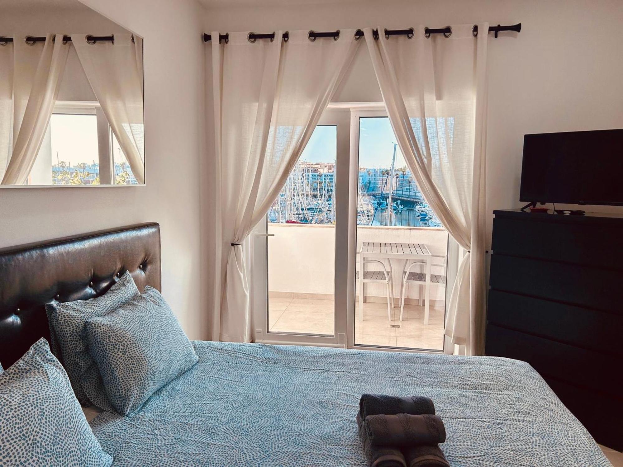 Central Lagos Apt With Marina Views Near Beaches Ngoại thất bức ảnh
