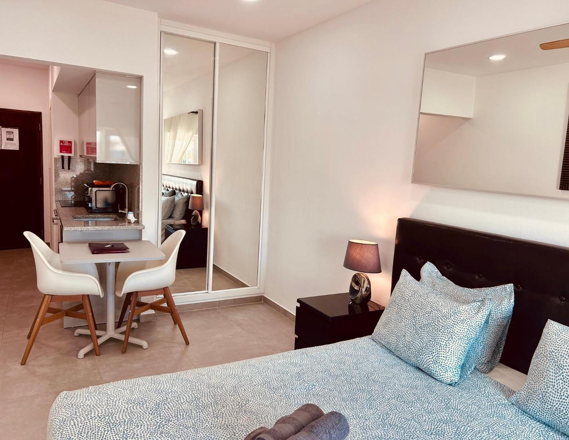 Central Lagos Apt With Marina Views Near Beaches Ngoại thất bức ảnh