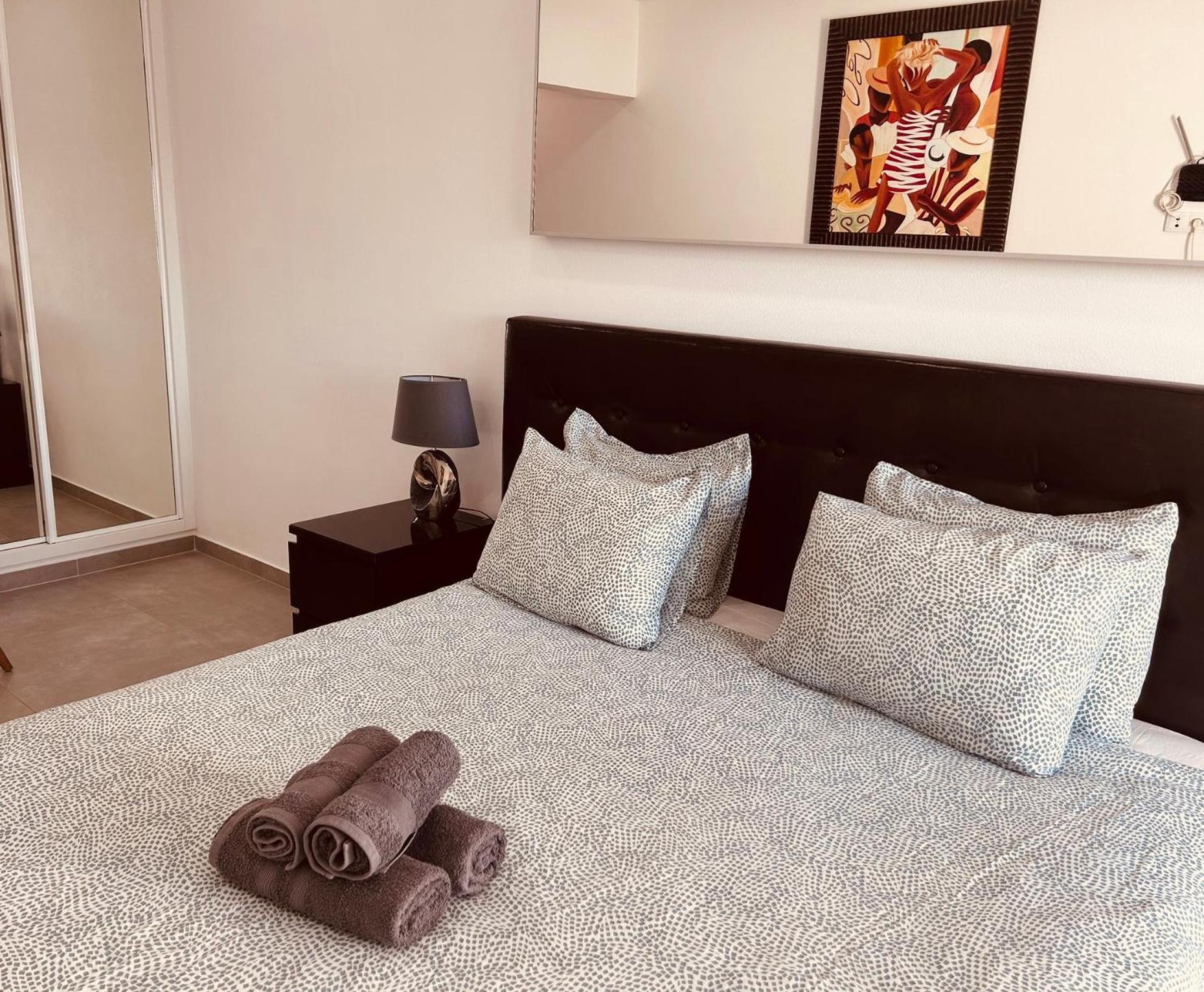 Central Lagos Apt With Marina Views Near Beaches Ngoại thất bức ảnh