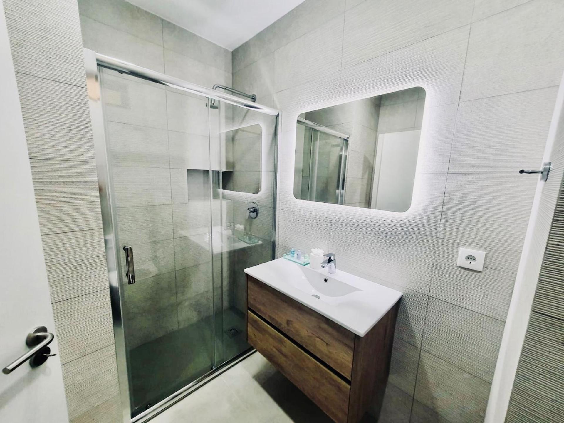 Central Lagos Apt With Marina Views Near Beaches Ngoại thất bức ảnh